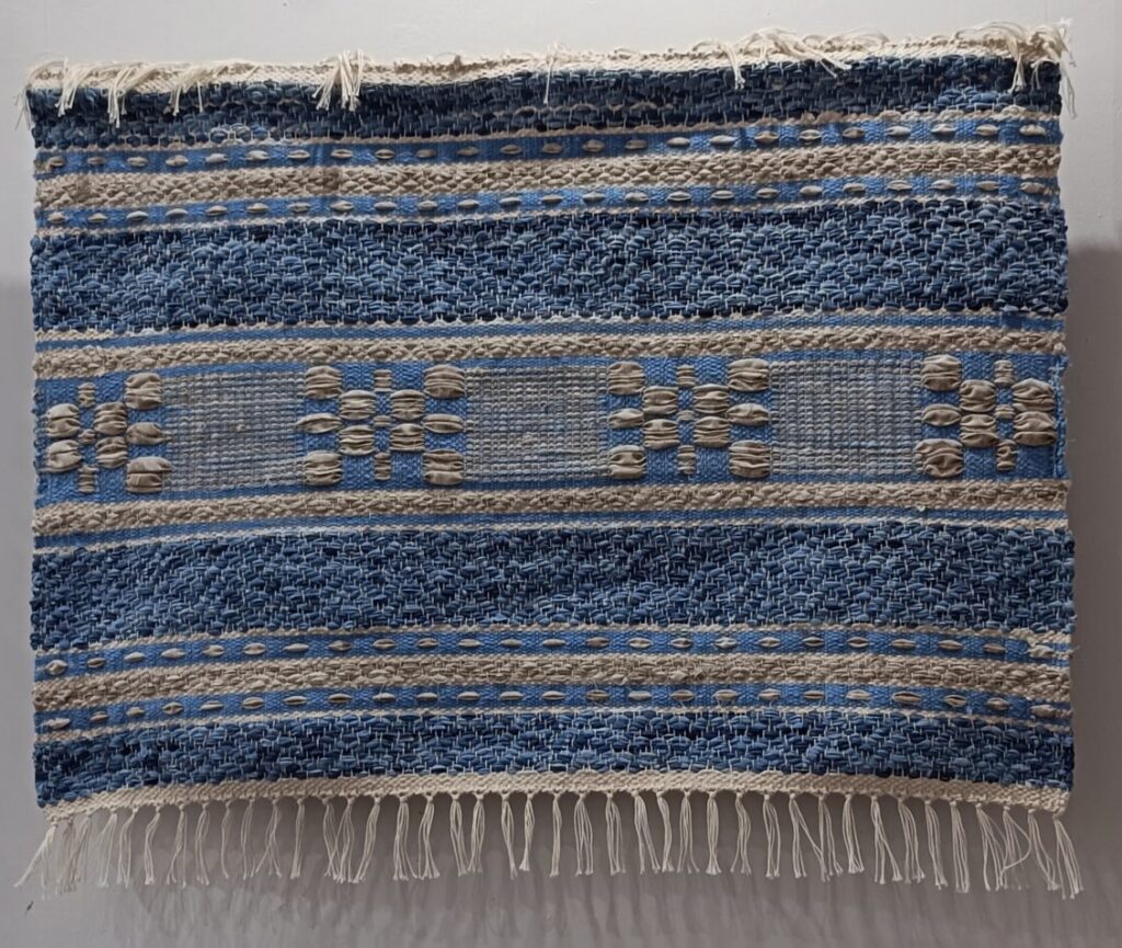 Chodnik "szmaciak", technika własna. Z motywem "gwiazdki". Wykonanie Ewa Kępa.