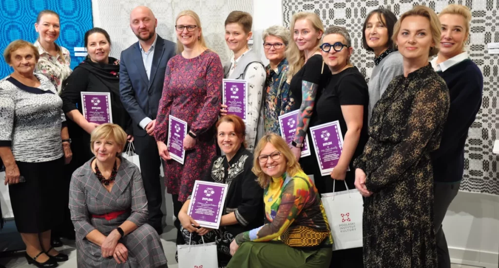 Zdjęcie laureatów konkursu na Tkaninę Przetykaną – Radziuszkę/ PIK