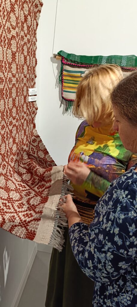 Podsumowanie Ogólnopolskiego konkursu na tkaninę przetykaną. Fot. Aleksandra Staszak